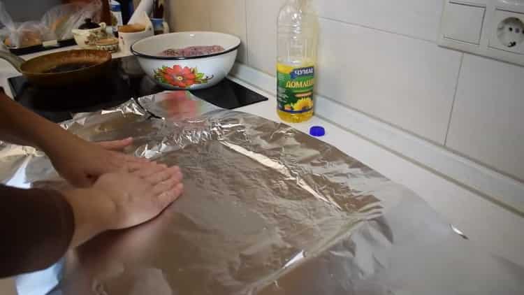 To prepare the rabbit in the oven, prepare the foil