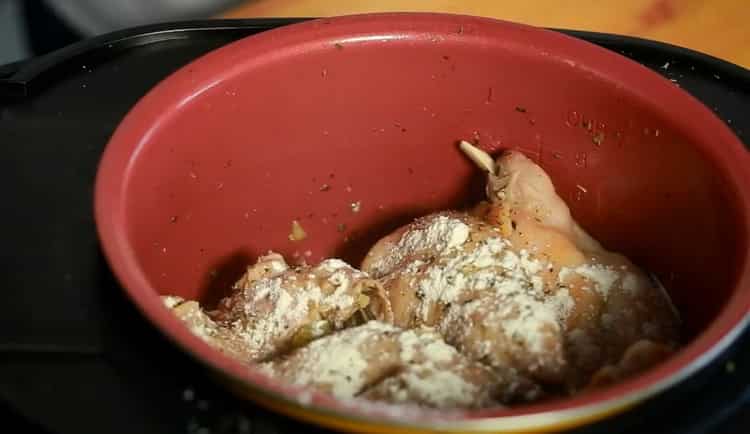 Para cocinar un conejo con papas en una olla de cocción lenta, configure el modo deseado