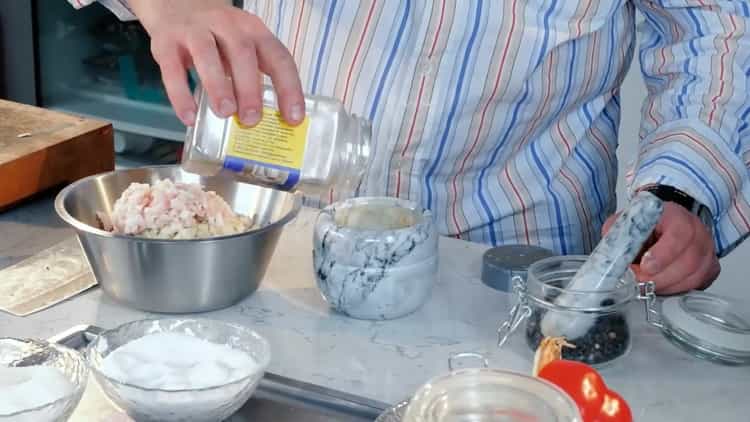 To cook lazy manti, prepare spices