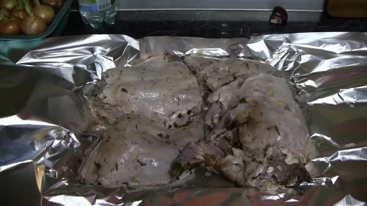 To prepare the rabbit marinade in the oven, prepare the foil