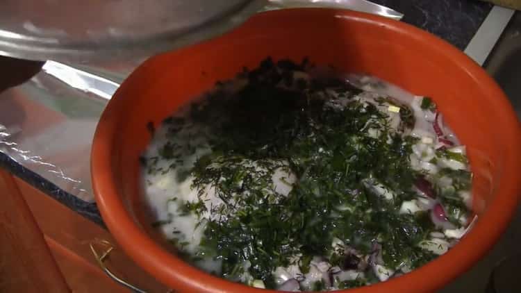 Para preparar la marinada de conejo en el horno, prepare los ingredientes.