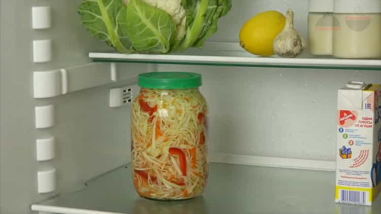 Try to cook instant pickled cabbage