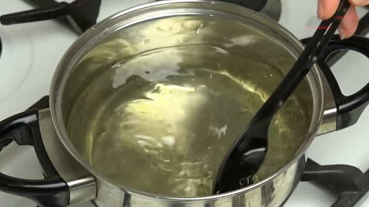 Para preparar el repollo en vinagre, prepare los ingredientes.