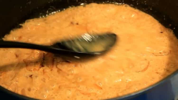 Para hacer medallones de carne, prepare la salsa