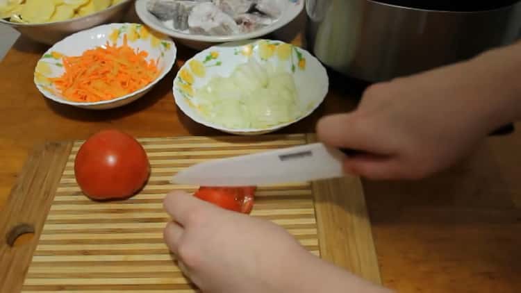 To cook pollock in a slow cooker, cut the tomatoes