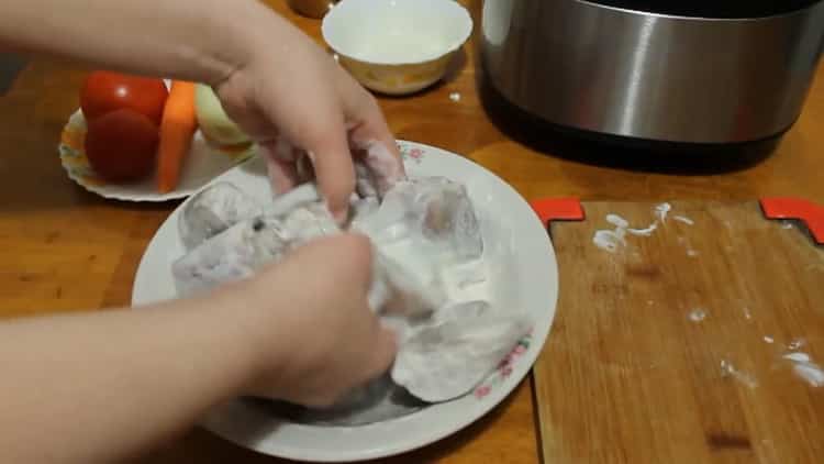 To cook pollock in a slow cooker, mix sour cream and fish