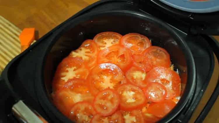 Pour faire cuire la goberge dans une mijoteuse, mettez les tomates sur le poisson