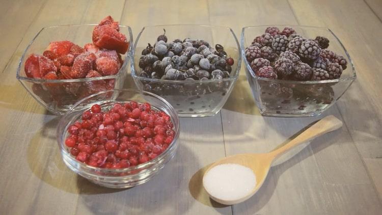 To prepare fruit juice from frozen berries, prepare the ingredients