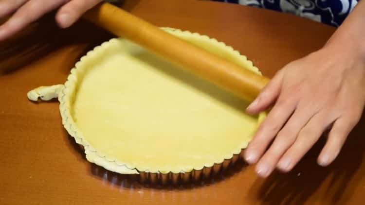 To prepare an open pie, prepare a mold