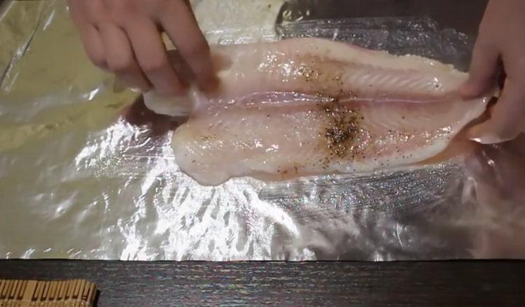 To prepare the pangasius in the oven, prepare the spices