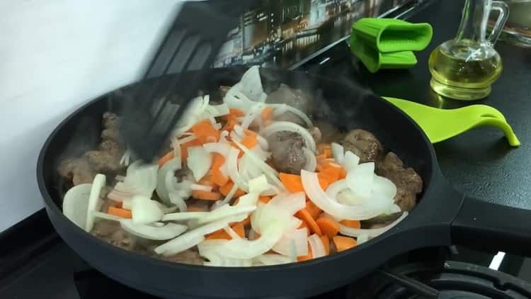 To cook chicken liver pate, fry vegetables