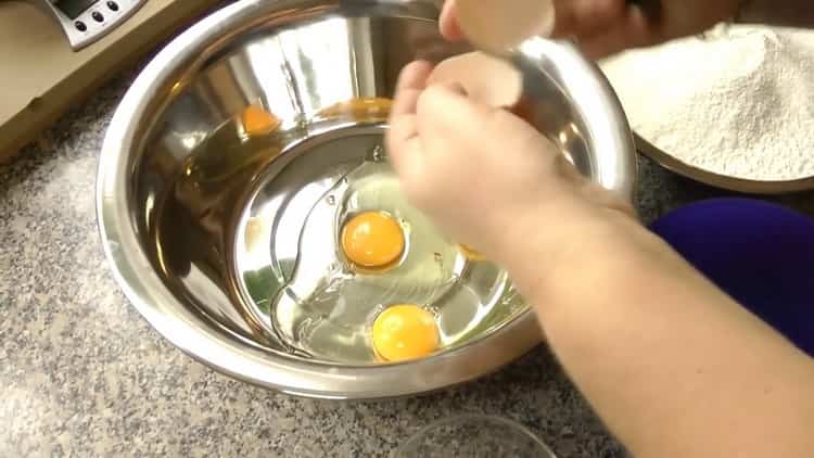 Pour la cuisson de boulettes de boeuf. préparer les ingrédients pour la pâte