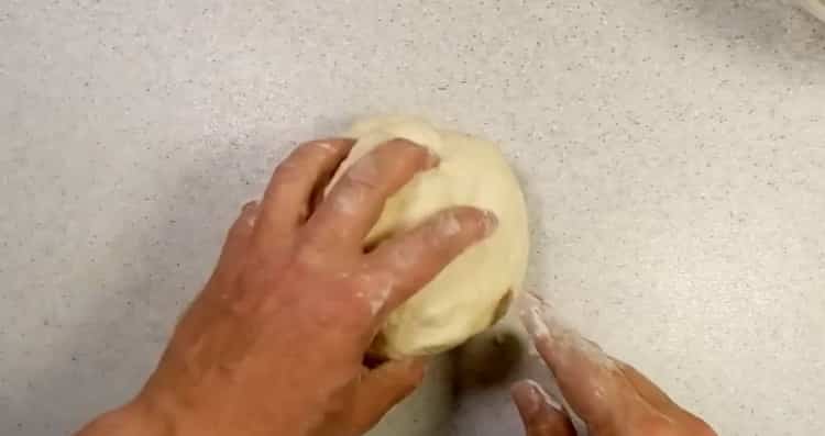 Pour faire des boulettes de brochet, pétrir la pâte