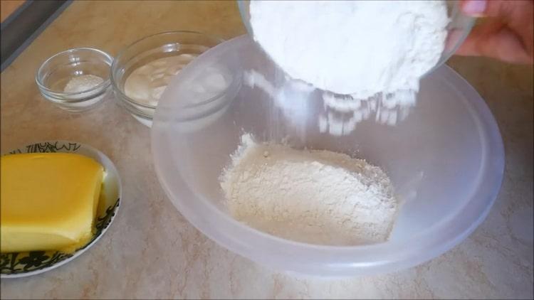 To prepare shortcakes with cottage cheese, prepare the ingredients