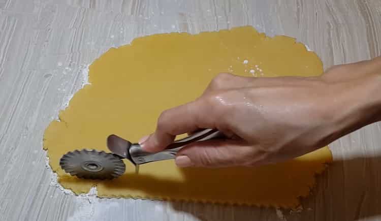 Para hacer un pastel con mermelada, prepara una decoración