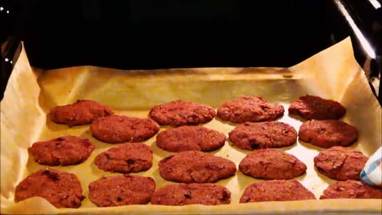 Pour faire des biscuits au sarrasin, allumer le four