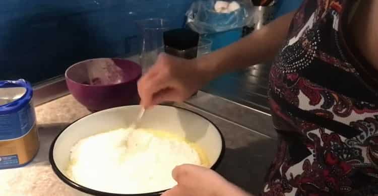 Da biste napravili kolačiće od mliječne formule, dodajte brašno