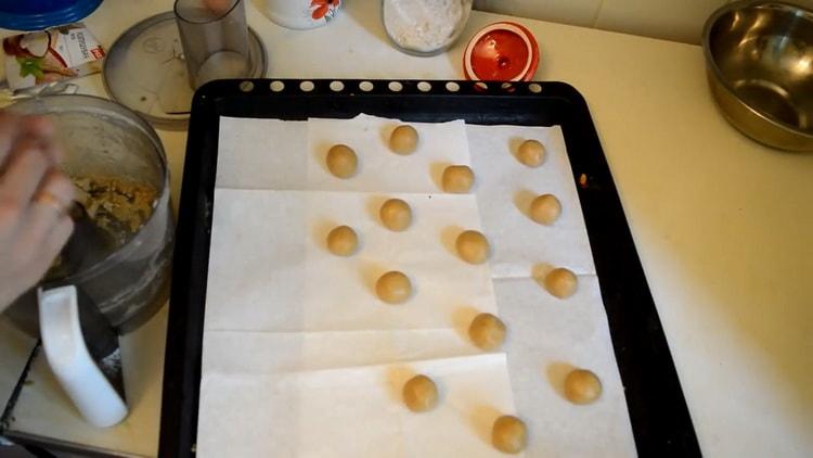 Para hacer galletas de avena, precaliente el horno