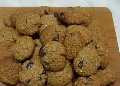 Rye Flour Cookies with Nuts and Raisins