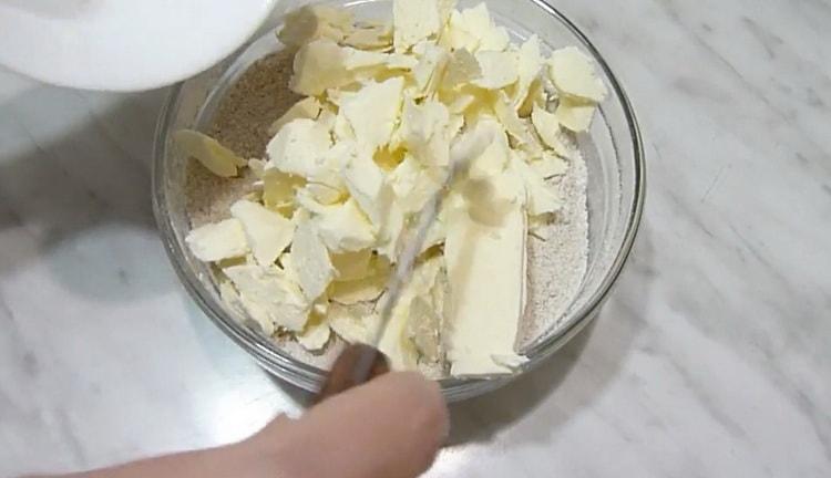 To make rye flour cookies, mash butter