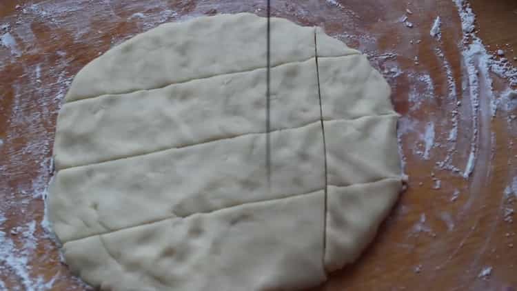 Pour faire des biscuits à la farine de riz, coupez la pâte