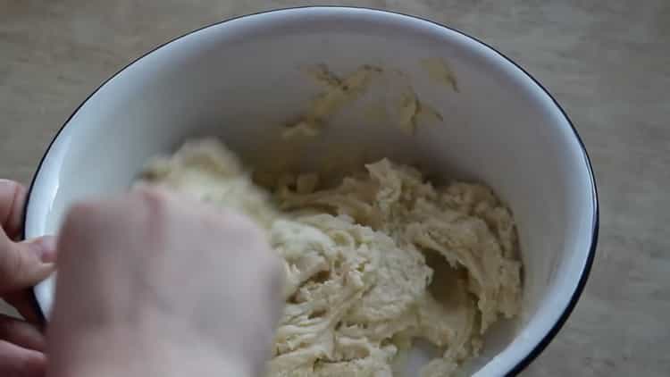 Prepara los ingredientes para hacer galletas de harina de arroz.