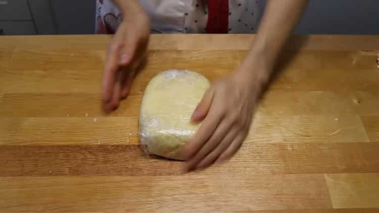 To make cookies from puff yeast-free dough, put the dough in a film