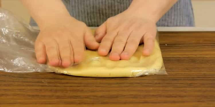 To make karakum cookies, put the dough in a bag