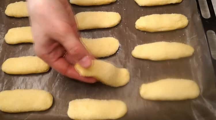 Para hacer galletas de kéfir, precaliente el horno