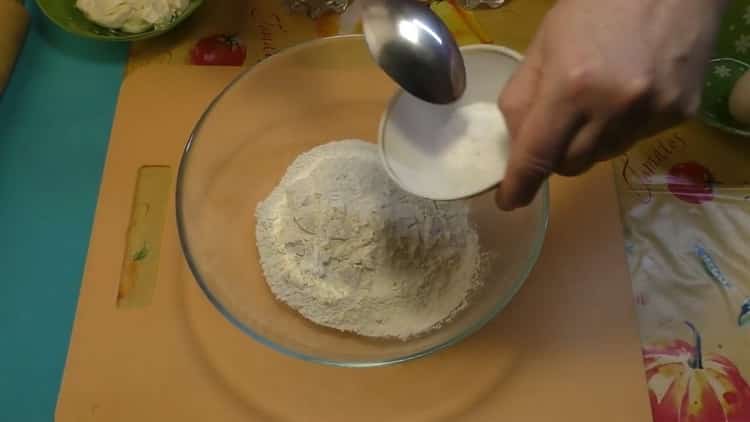Pour faire des biscuits sur la margarine, préparez les ingrédients