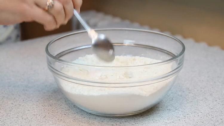 Para la preparación de galletas con leche condensada, prepare los ingredientes.