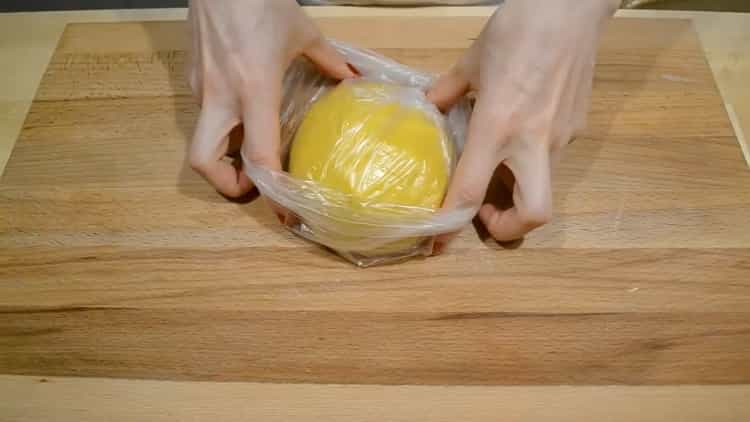 To make peaches, put the dough in a bag