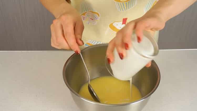 Ajouter la crème sure pour faire des bagels