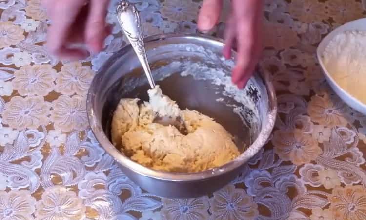 For the preparation of cookies, melt the snow knead the dough