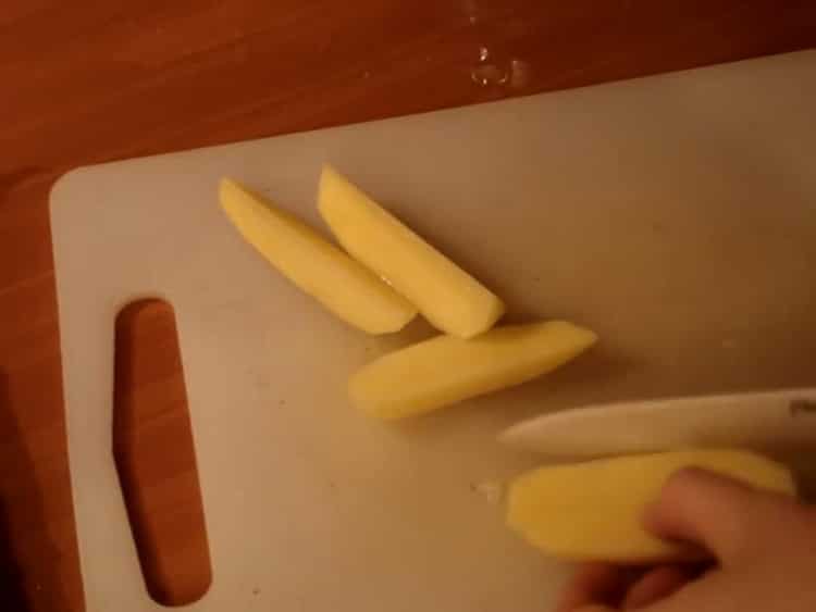 To cook haddock, cut potatoes