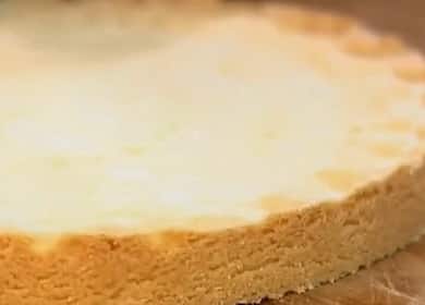 Shortcrust pastry pie with a simple step by step recipe with photo
