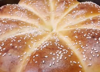 Gâteau à la levure avec de la viande - tendre, aéré et très savoureux!