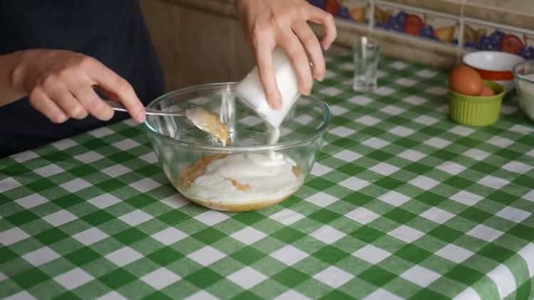 Kombinirajte sve sastojke kako biste napravili kefir tortu s džemom