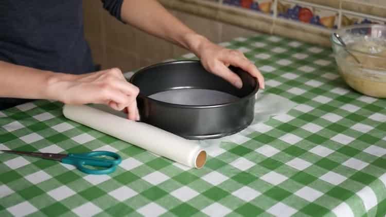 Para hacer un pastel de kéfir con mermelada, ponga el pergamino en forma