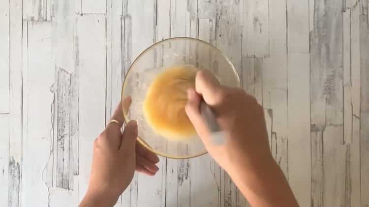 Para preparar un pastel de kéfir con queso cottage, prepare los ingredientes.