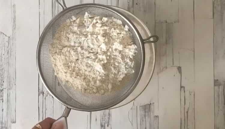 To make kefir pie with cottage cheese, add flour to the dough