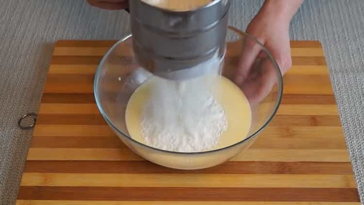 Add flour to make mushroom pie in the oven