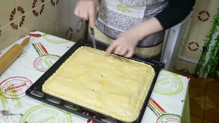 Faire une tarte avec du poisson et des pommes de terre faire des coupes