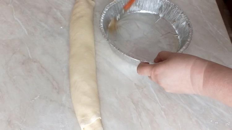 To make a pie with cottage cheese from yeast dough, prepare a form