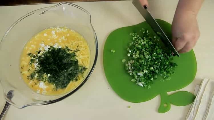 Para hacer pasteles de lavash, corte las verduras