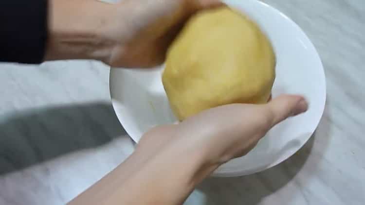 Pour faire une confiture, pétrir la pâte