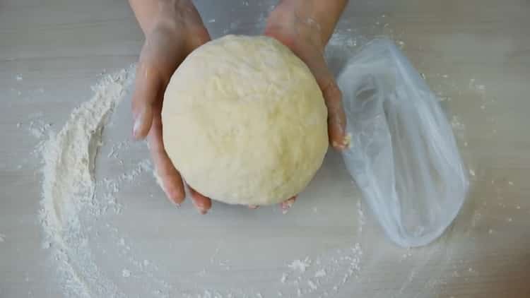 To make pizza without yeast, put the dough in a bag