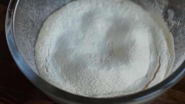 Sift flour to make pizza margarita