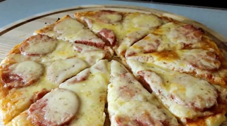 Kako naučiti kako kuhati ukusnu pizzu na kefiru u pećnici