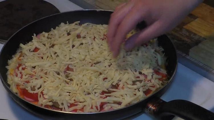 Para hacer pizza en una sartén, rallar queso